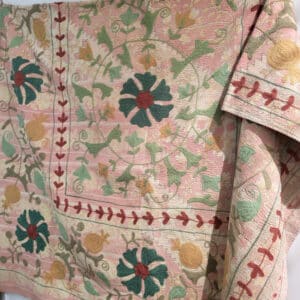 tenture suzani tons pastels, rose